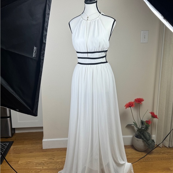 Sundress Express White Maxi Dress with Black Accents - Picture 3 of 10